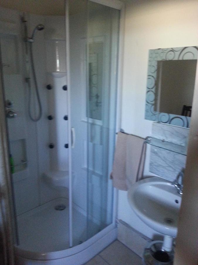All-In Hotel 登博斯 外观 照片
